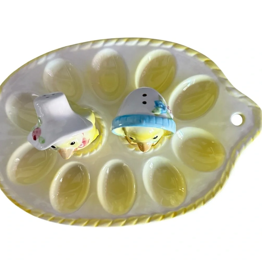 Vintage egg holder with salt & pepper shaker 60's RARE